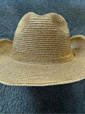 METALLIC WOVEN HAT

GOLD Metallic 

Great SUNHAT, western inspired